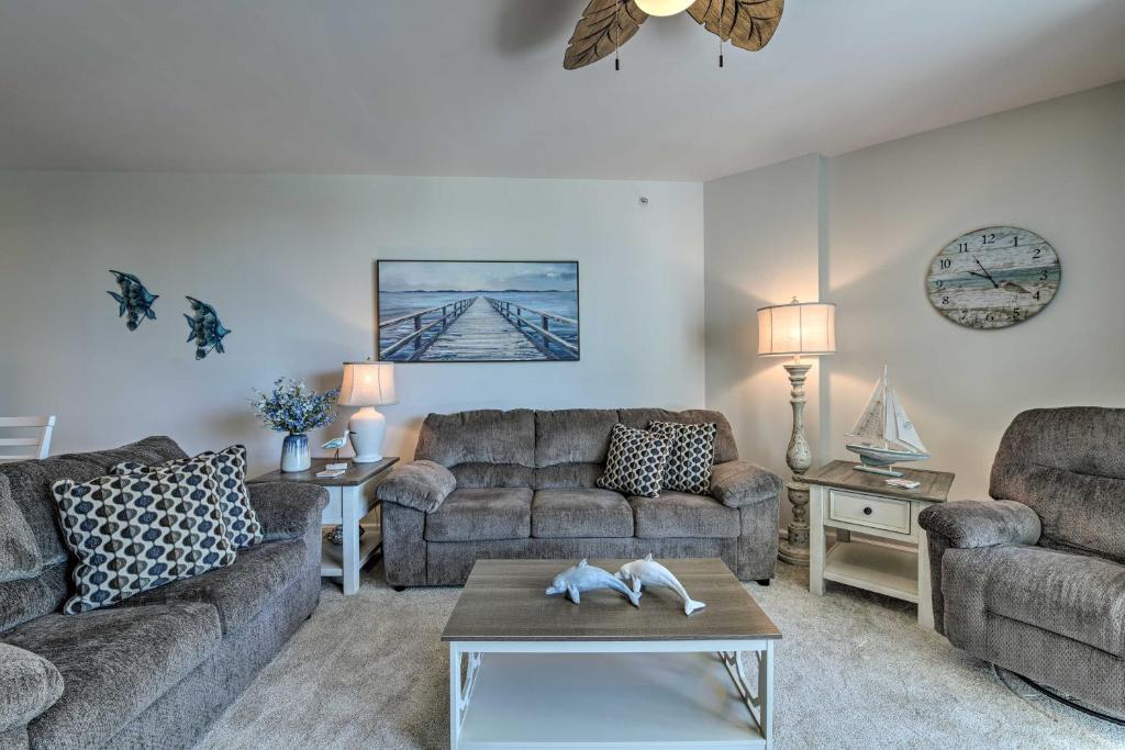 Ideal Destin Destination Condo 1 Mi to Beach - image 5