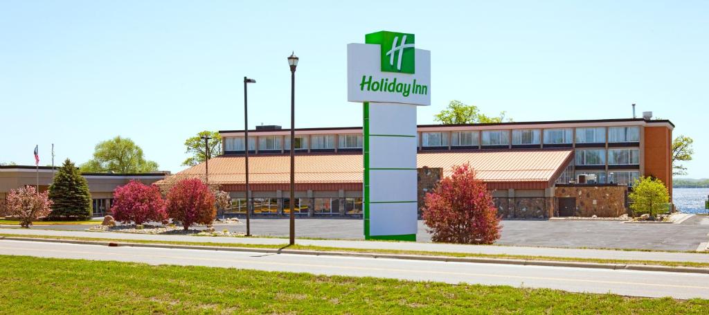 Holiday Inn Detroit Lakes an IHG Hotel - main image