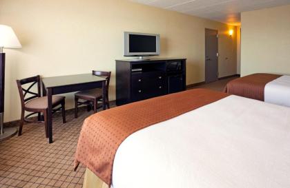 Holiday Inn Detroit Lakes an IHG Hotel - image 16