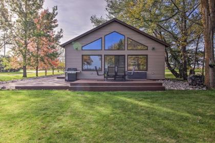 Waterfront Cabin in Detroit Lakes with Deck and Yard - image 10