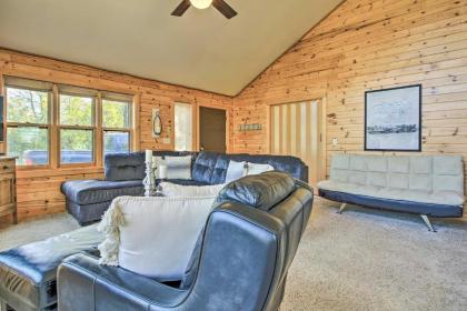 Waterfront Cabin in Detroit Lakes with Deck and Yard - image 12