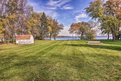 Waterfront Cabin in Detroit Lakes with Deck and Yard - image 13