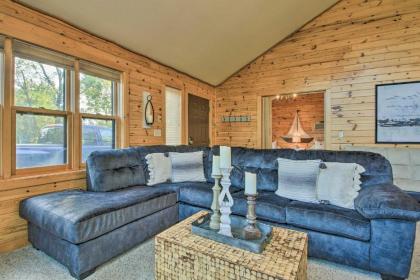 Waterfront Cabin in Detroit Lakes with Deck and Yard - image 14