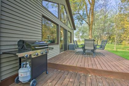 Waterfront Cabin in Detroit Lakes with Deck and Yard - image 8