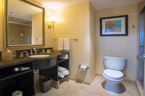 DoubleTree Suites by Hilton Detroit Downtown - Fort Shelby - image 3