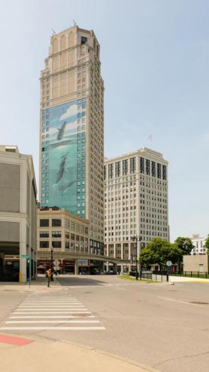 Frontdesk I The Claridge Apts Downtown Detroit - image 11