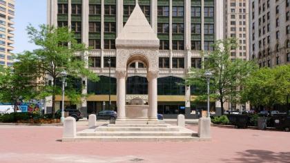 Frontdesk I The Claridge Apts Downtown Detroit - image 12