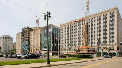 Frontdesk I The Ashley Apts Downtown Detroit - image 10