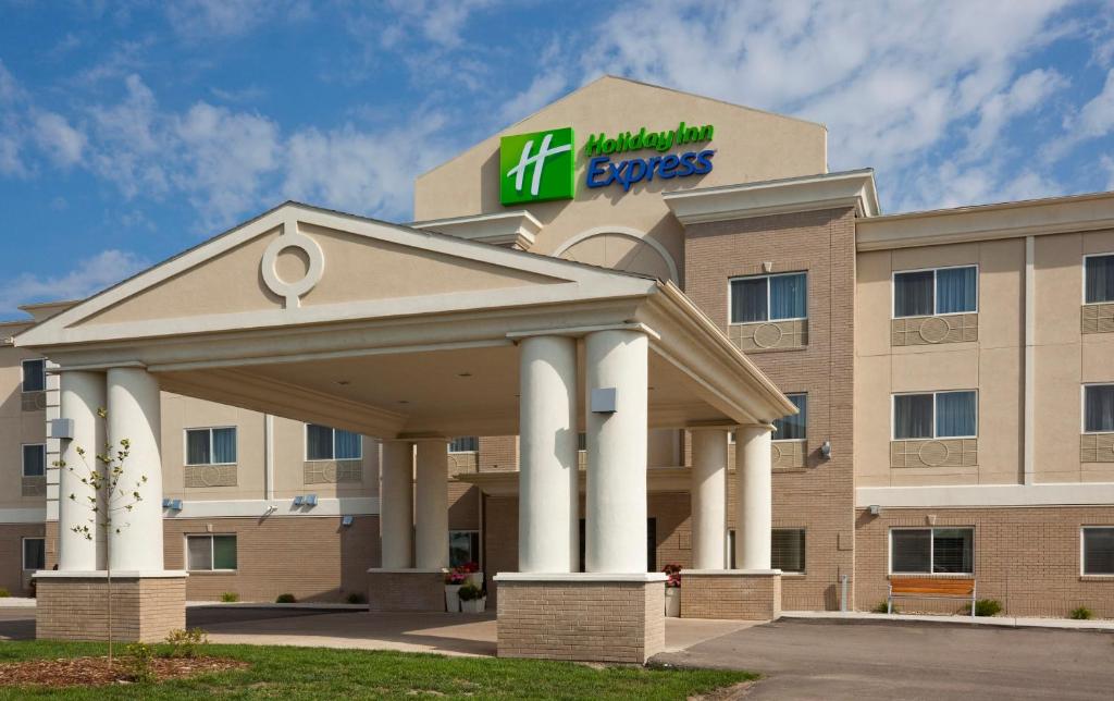 Holiday Inn Express Devils Lake an IHG Hotel - main image