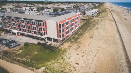 Surf Club Oceanfront Hotel - image 11