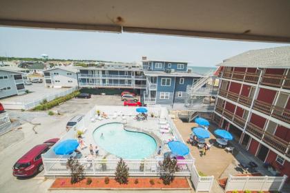 Surf Club Oceanfront Hotel - image 4