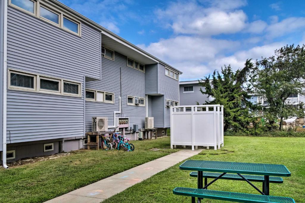 Bright Condo with Balcony - Walk to Dewey Beach! - image 6