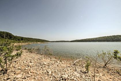 Tranquil Cedarcreek Home Steps to Bull Shoals Lake - image 3