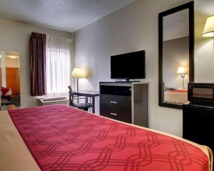 Econolodge Inn & Suites - image 10