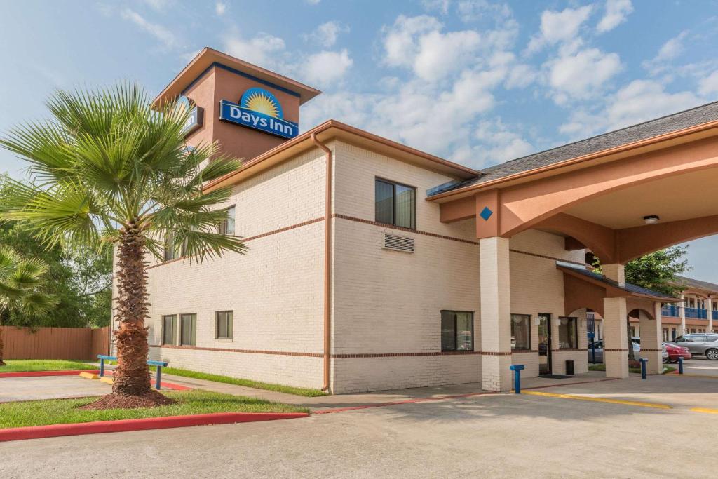 Days Inn by Wyndham Dickinson TX - main image