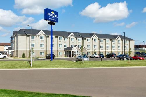 Microtel Inn & Suites By Wyndham Dickinson - image 5