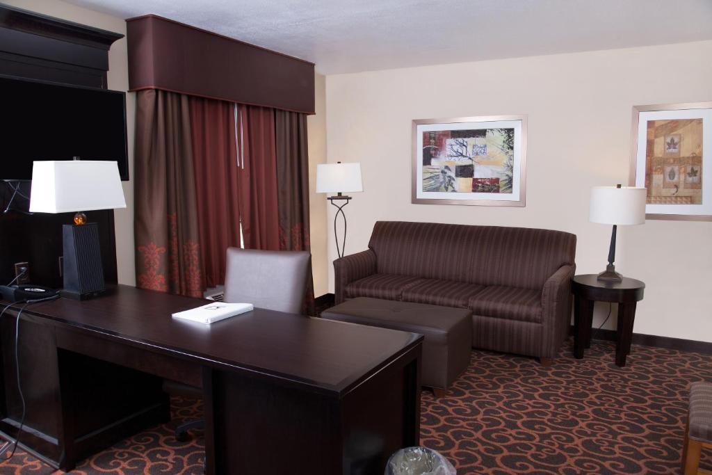 Hampton Inn & Suites Dickinson ND - image 6