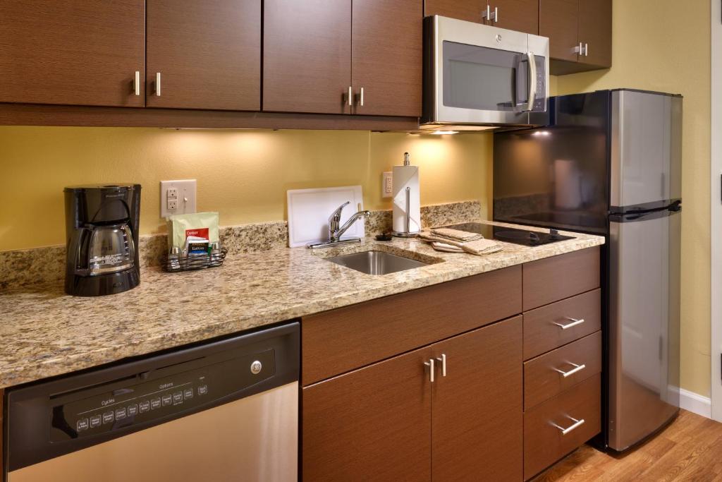 TownePlace Suites by Marriott Dickinson - image 3