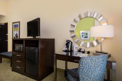 Holiday Inn Express and Suites Dickson City an IHG Hotel - image 13