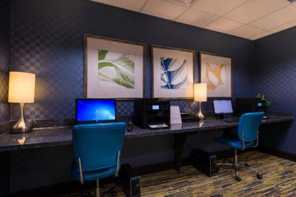 Holiday Inn Express and Suites Dickson City an IHG Hotel - image 8