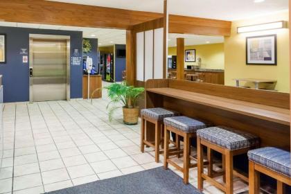 Microtel Inn & Suites - image 15