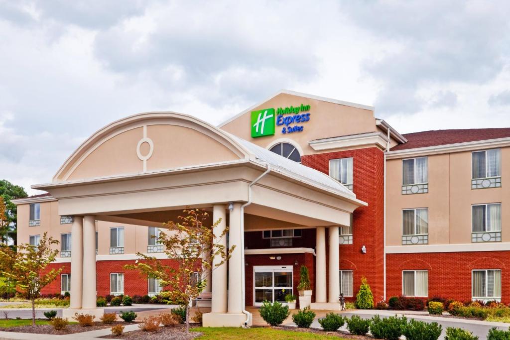 Holiday Inn Express Hotel & Suites Dickson an IHG Hotel - main image