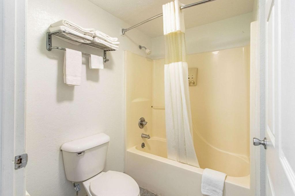 Rodeway Inn & Suites Dickson - image 6