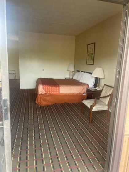 Budgetel Inn & Suites - image 12