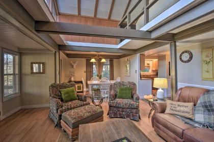 Spacious Sky Valley Cabin with Deck and Fireplace - image 9