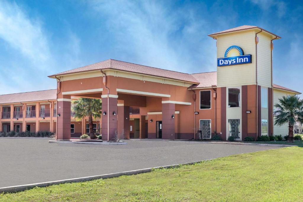 Days Inn by Wyndham Dilley - main image