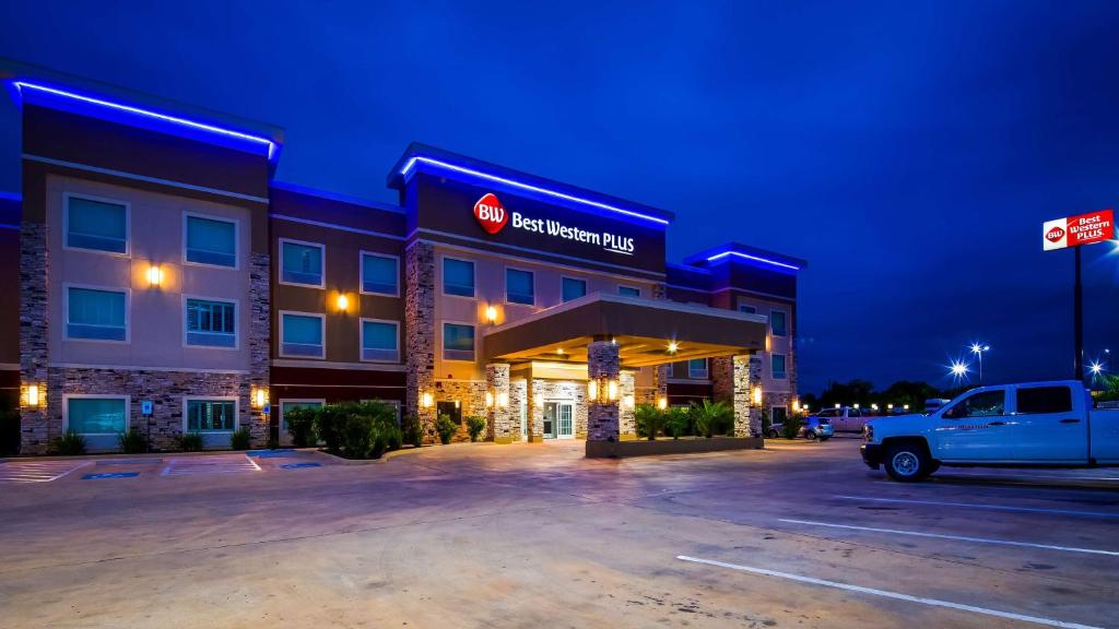 Best Western Plus Dilley Inn & Suites - main image