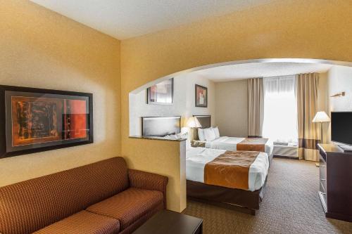 Comfort Suites Summit County - image 2