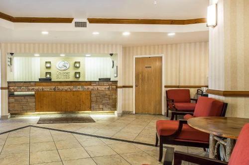 Comfort Suites Summit County - image 4