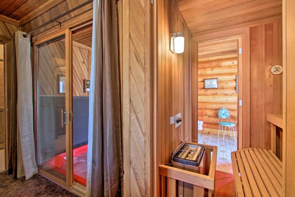 Dillon Log Home with Hot Tub by Beaverhead and Hiking! - image 6