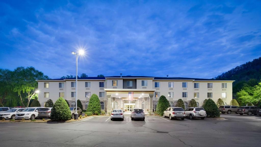 Best Western Plus River Escape Sylva / Dillsboro - image 2