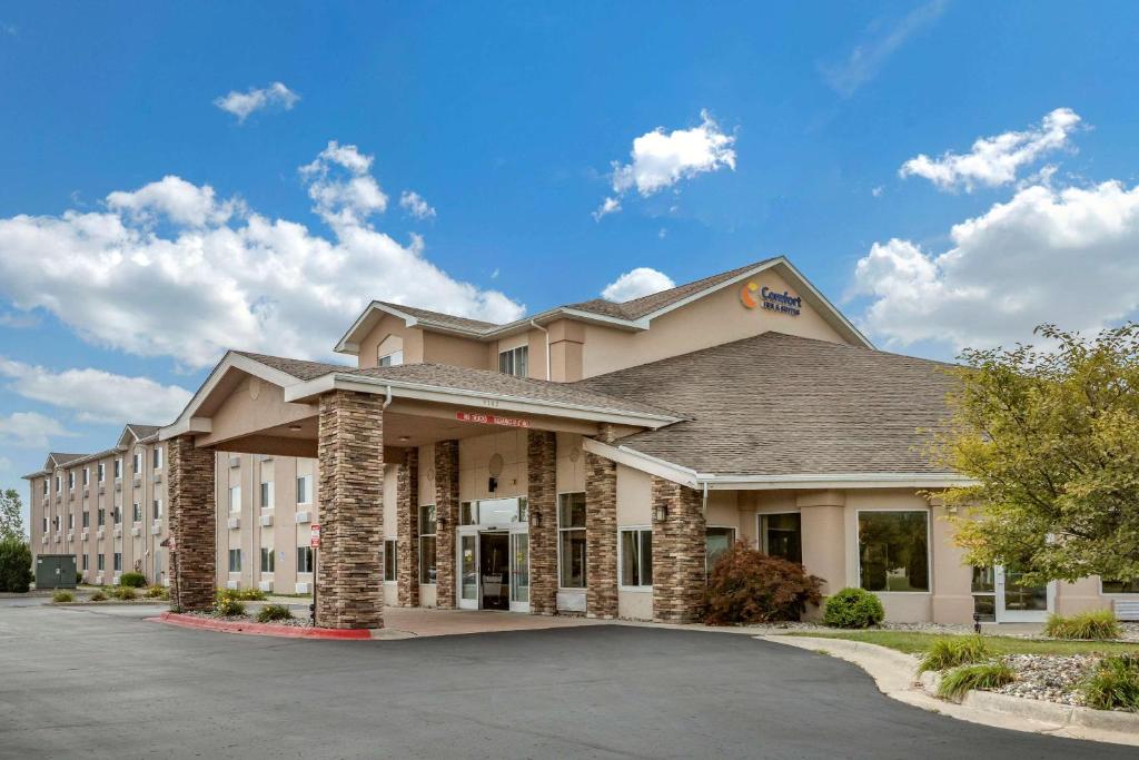 Comfort Inn & Suites Dimondale - main image