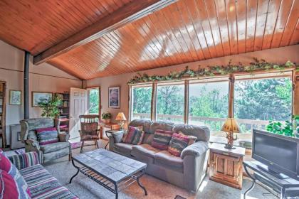 Horseshoe Lodge Divide Cabin with Furnished Deck! - image 11