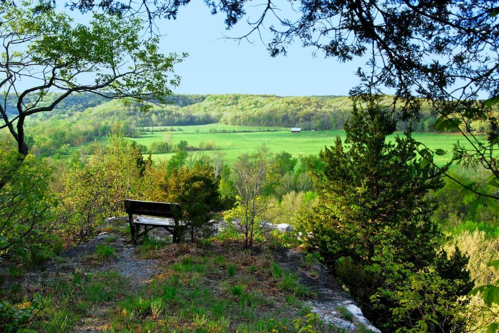 Rock Eddy Bluff Farm Cabins - image 5