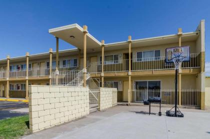 Executive Inn Dodge City KS - image 7