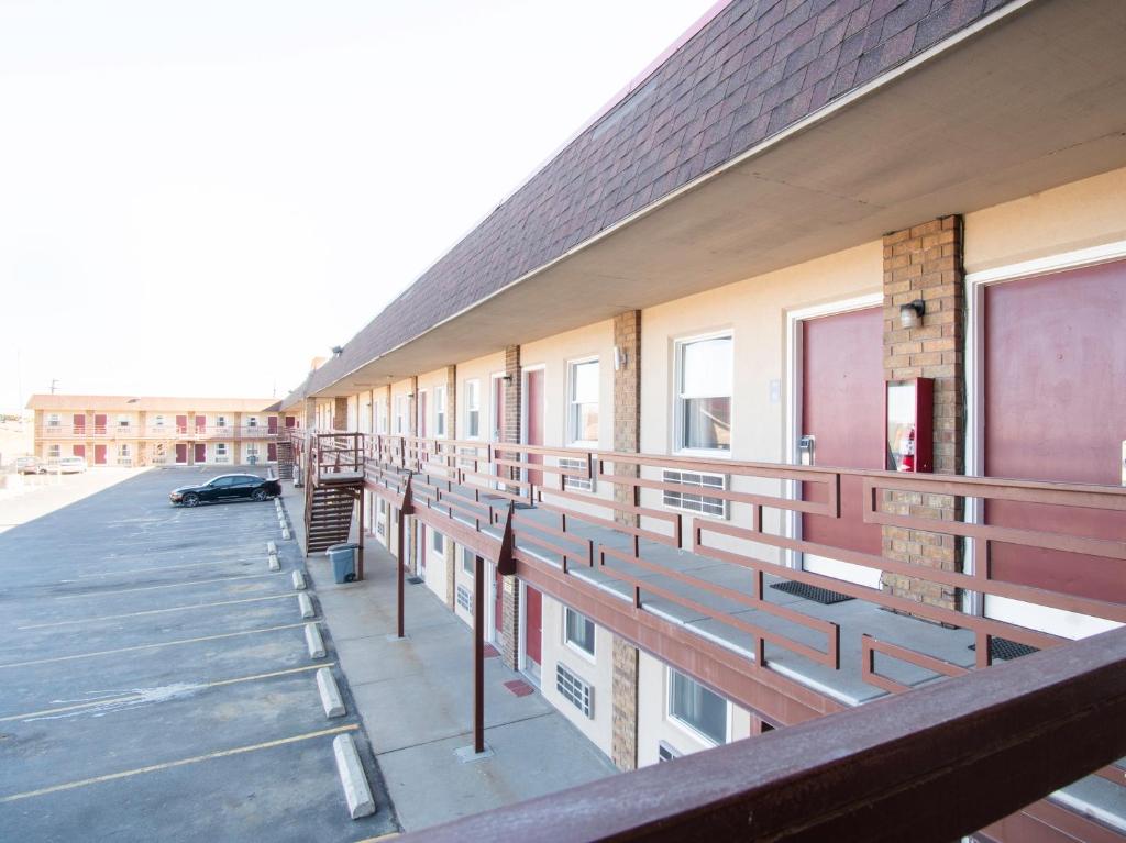 Nendels Inn & Suites Dodge City Airport - image 4