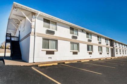 OYO Townhouse Dodge City KS - image 4