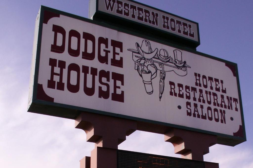 Dodge House Hotel - image 7