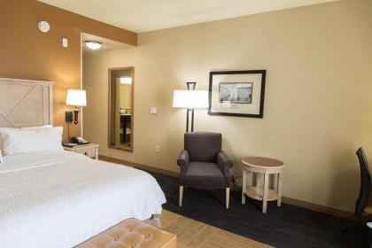 Hampton Inn & Suites Dodge City - image 2