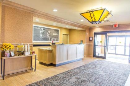 Hampton Inn & Suites Dodge City - image 3