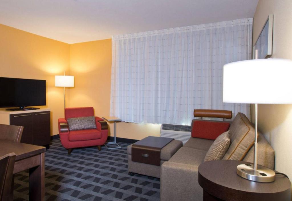 TownePlace Suites by Marriott Dodge City - image 6