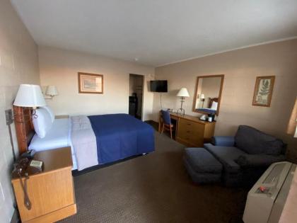 Regency Inn - image 14