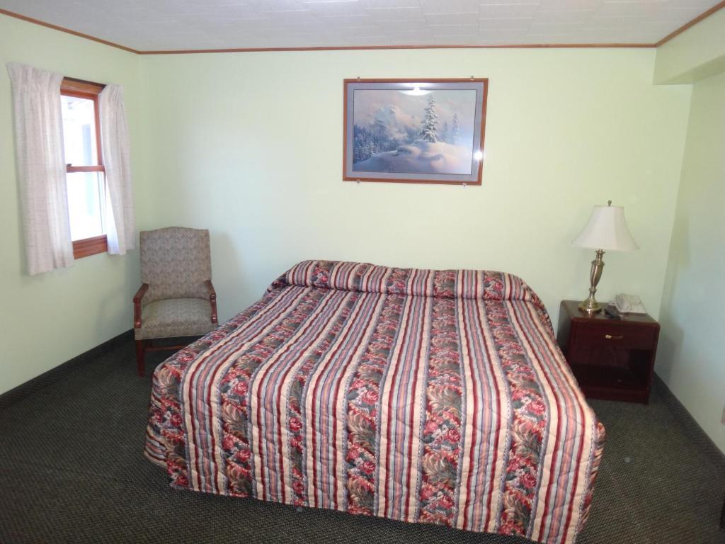 Pine Ridge Motel - image 3