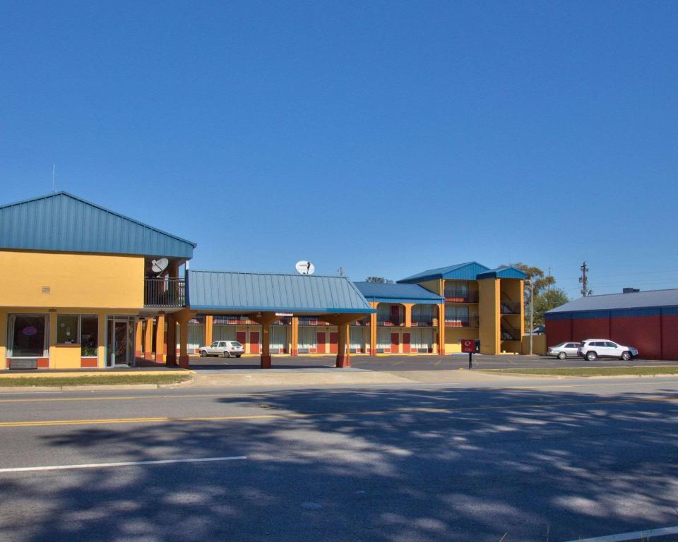 Econo Lodge Donalsonville - image 4