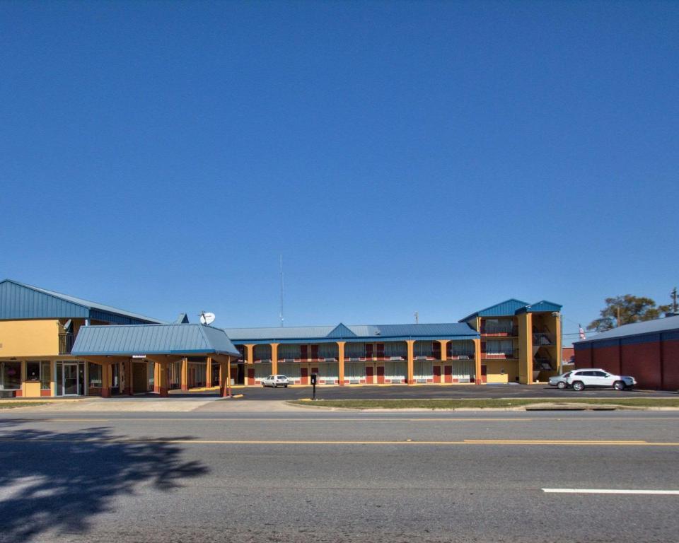 Econo Lodge Donalsonville - image 5