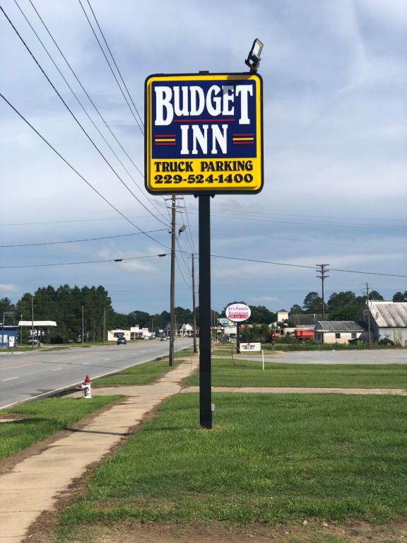 Budget Inn - image 4